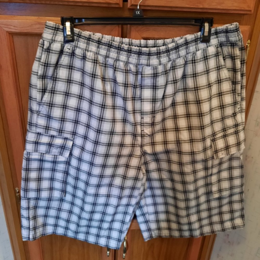 Yago Men's Elastic Drawstring Waist Shorts. Size Large